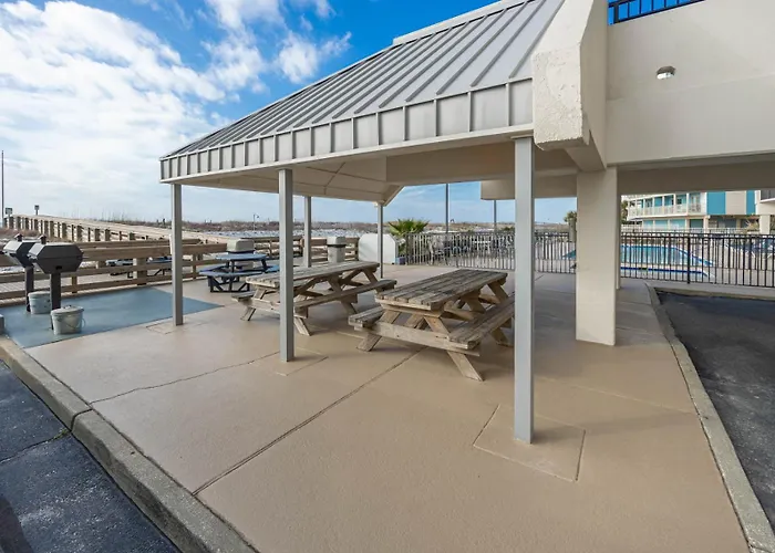Apartment Island Winds West 170